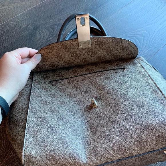 GUESS Tote Bag - Picture 2 of 8